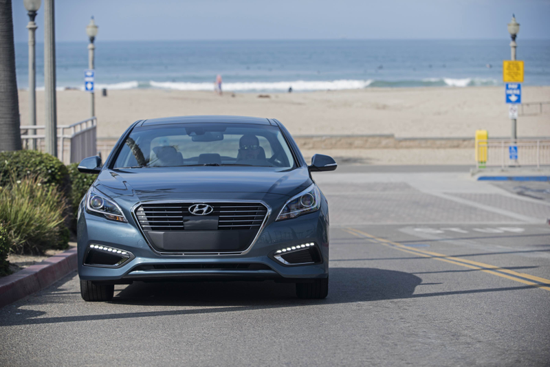 Illustration for article titled The Hyundai Sonata Hybrid Is A Great Cruiser But Barely A Fuel MiserÂ
